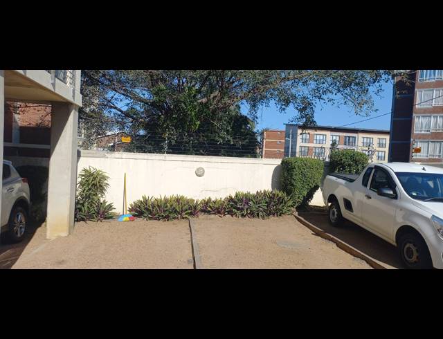 2 BEDROOM FLAT TO LET IN ESSENWOOD